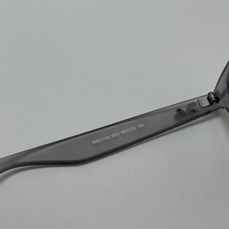 عینک آفتابی ریبن ویفرر شیشه سنگ طوسی عدسی مشکی که همراه پک کامل ریبن Rayban WAYFARER RB 2140 سایز 50