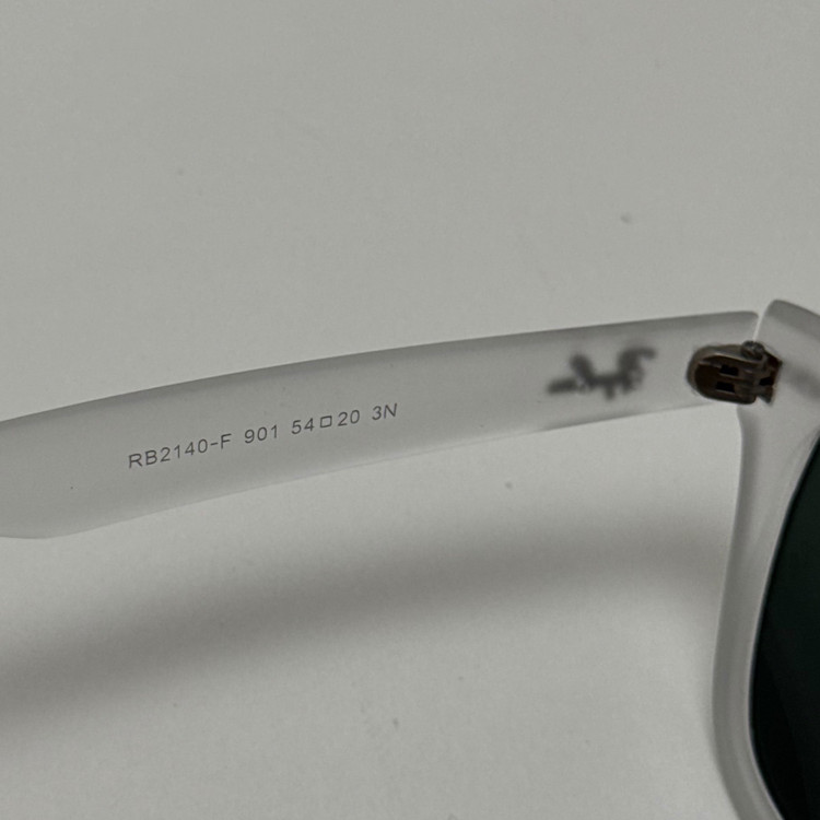 عینک آفتابی ریبن ویفرر شیشه سنگ یخی عدسی مشکی که همراه پک کامل ریبن Rayban WAYFARER RB 2140 سایز 54
