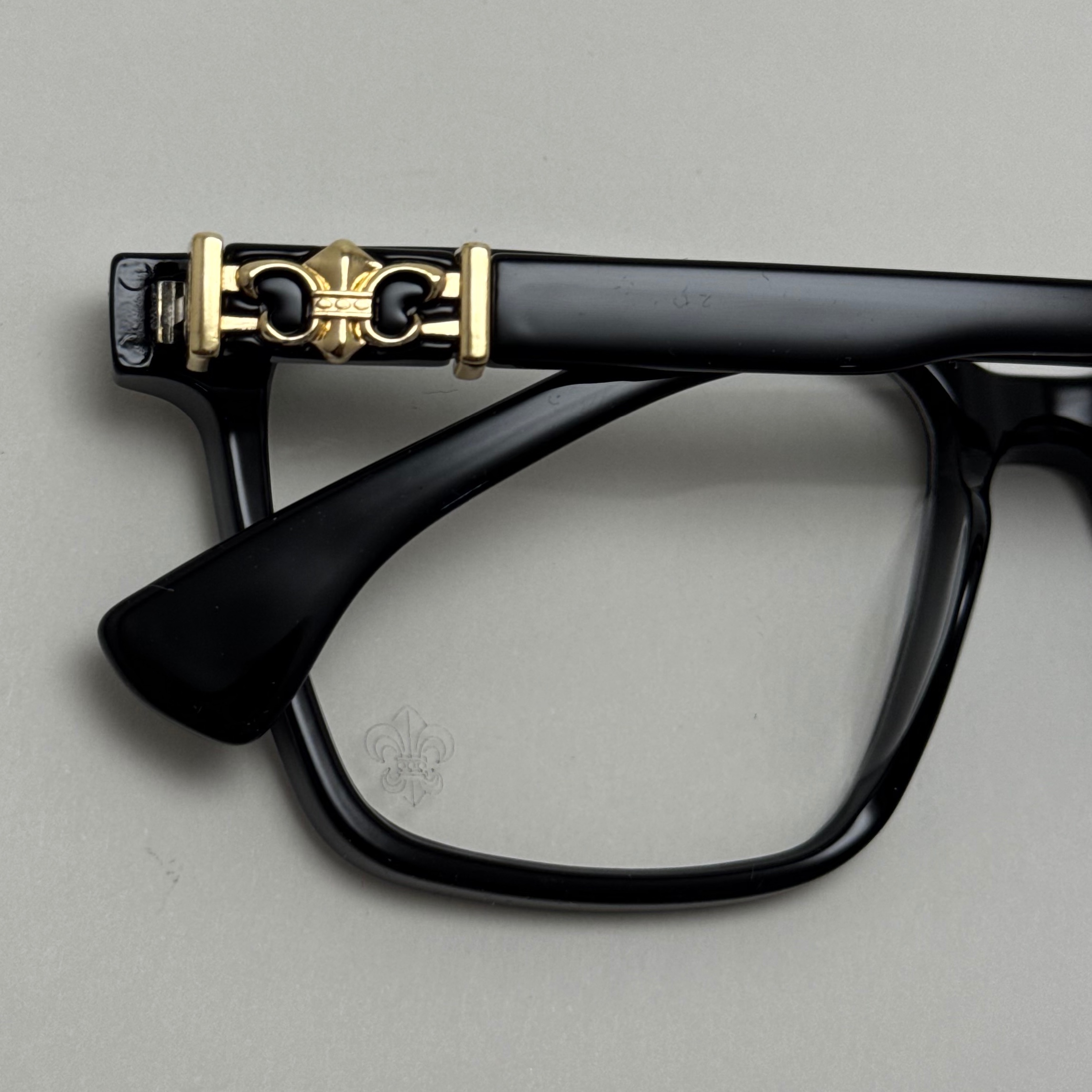 عینک بلوکات کروم هارتز مشکی طلایی Chrome Hearts 52342 - کیفیت مستر