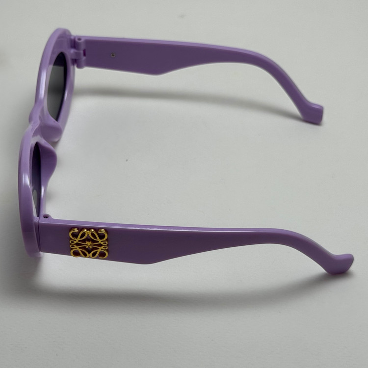 عینک آفتابی زنانه Loewe Oval Chunky لووه بیضی بنفش کد 1207