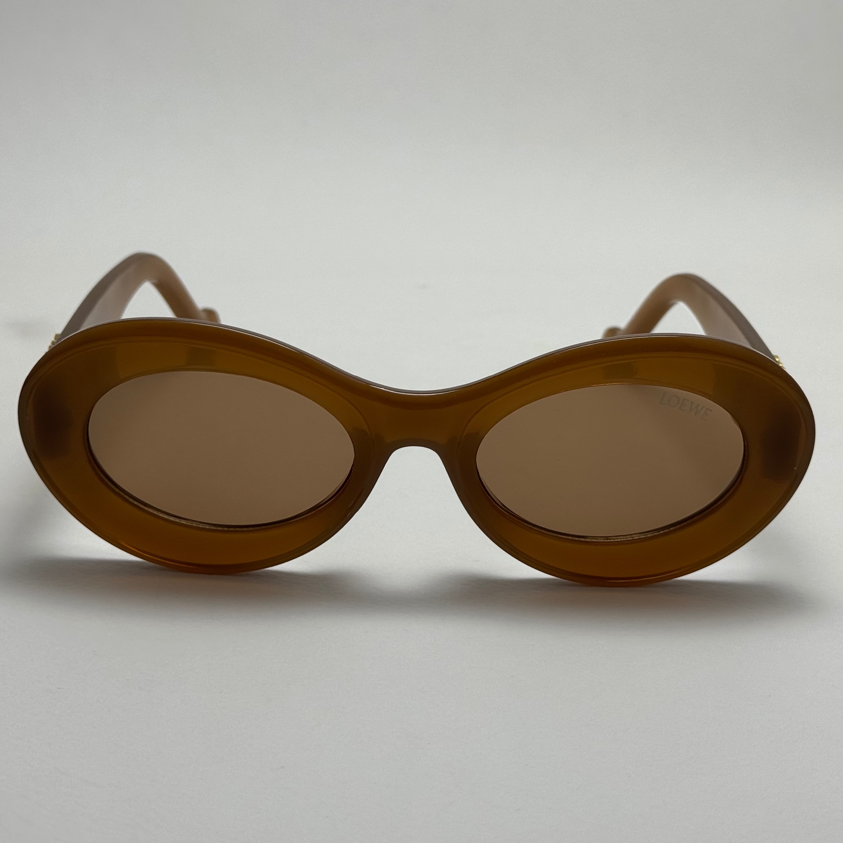 عینک آفتابی زنانه Loewe Oval Chunky لووه بیضی قهوه ای کد 1207
