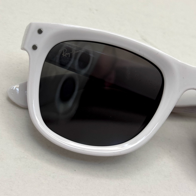 عینک آفتابی ریبن ویفرر ریورس سفید به همراه پک کامل rayban