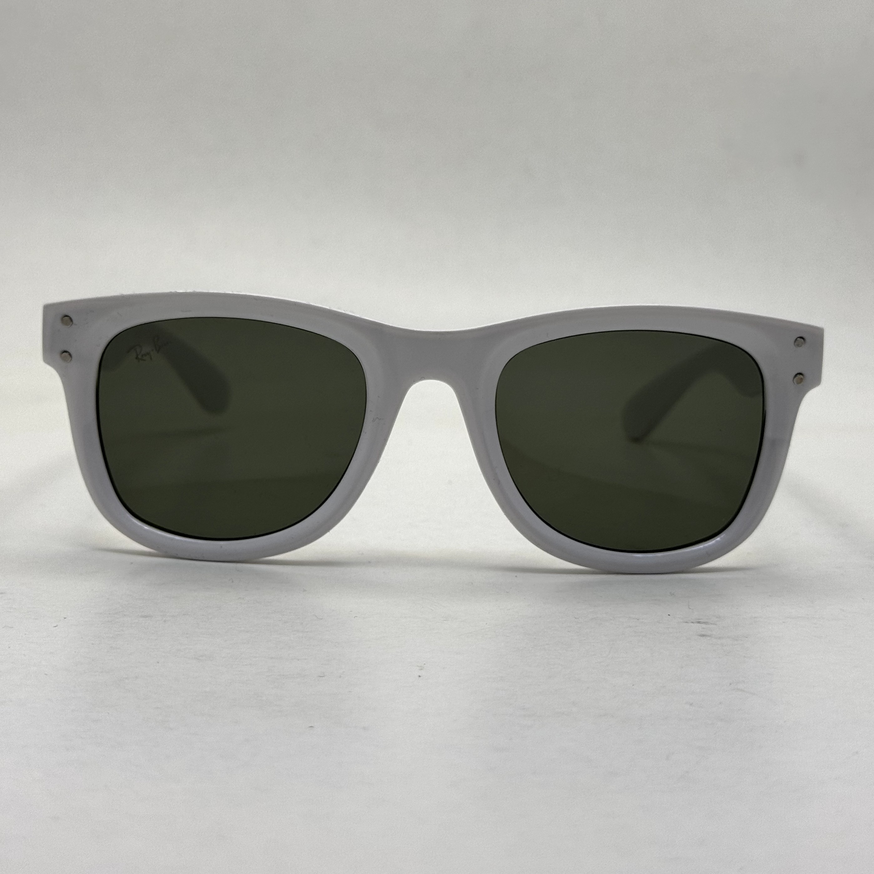 عینک آفتابی ریبن ویفرر ریورس سفید عدسی سبز به همراه پک کامل rayban