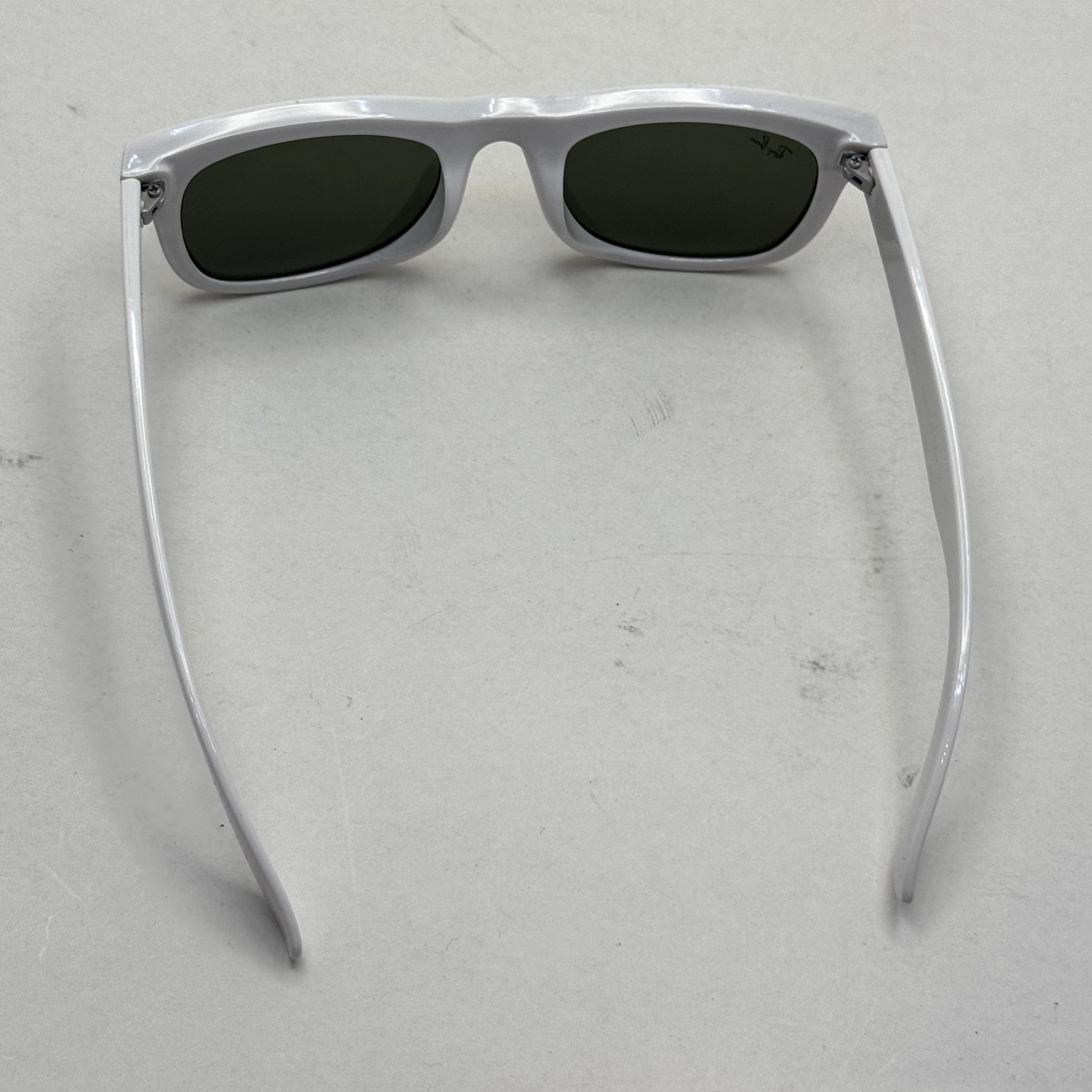 عینک آفتابی ریبن ویفرر ریورس سفید عدسی سبز به همراه پک کامل rayban