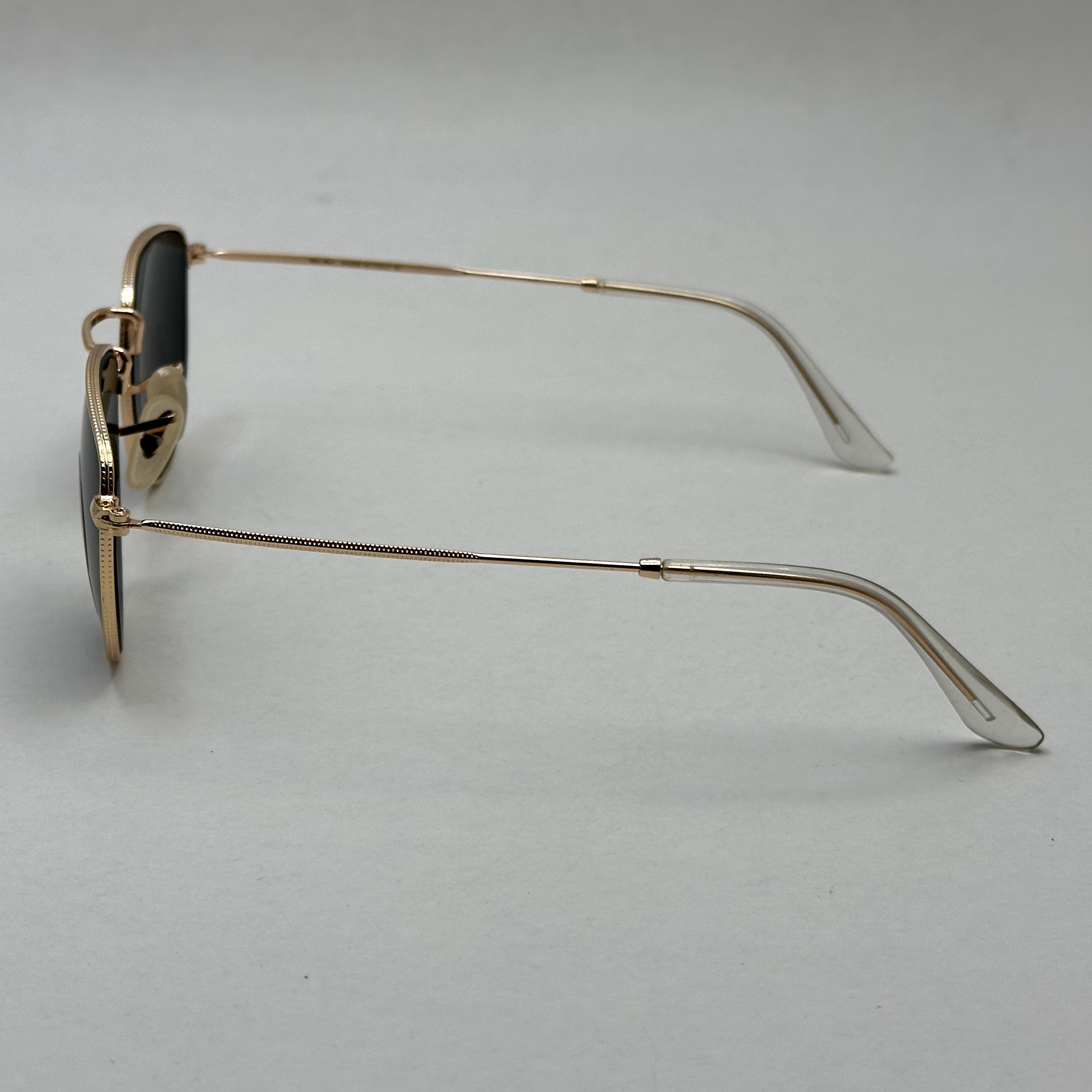 عینک آفتابی ریبن rayban شیشه سنگ مشکی طلایی کد rb 3958