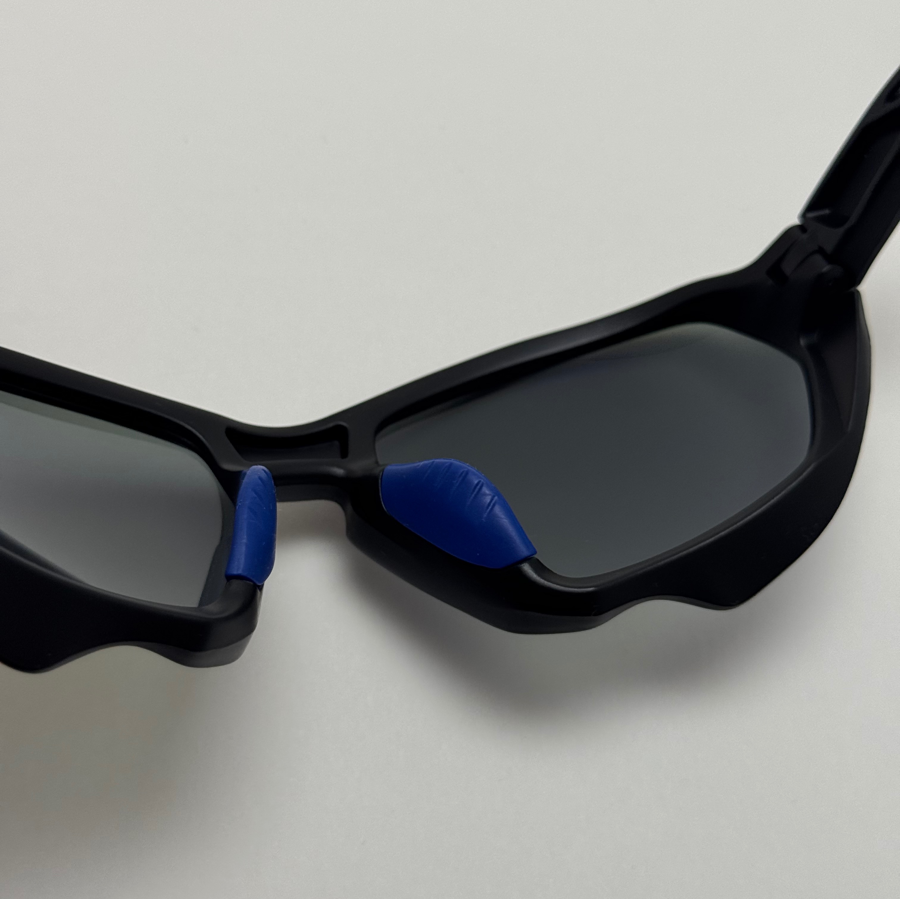 عینک آفتابی اسپرت اوکلی Oakley آبی فریم مشکی کد 9019