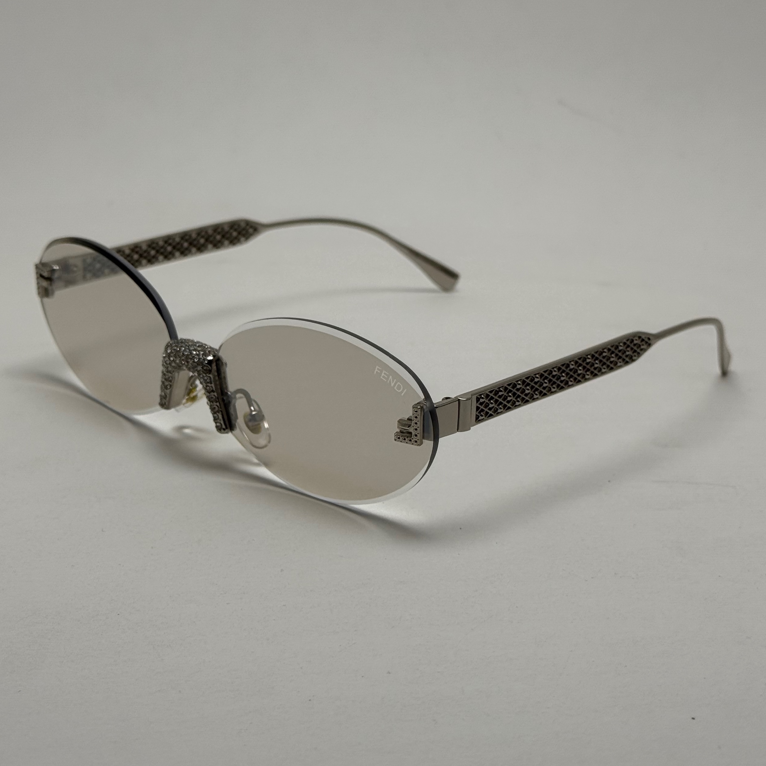 عینک آفتابی و شب زنانه فندی Fendi فریم لس بیضی مدل Oval Frame Diamond Style نگیم کاری شده کیفیت مستر شامپاینی شفاف