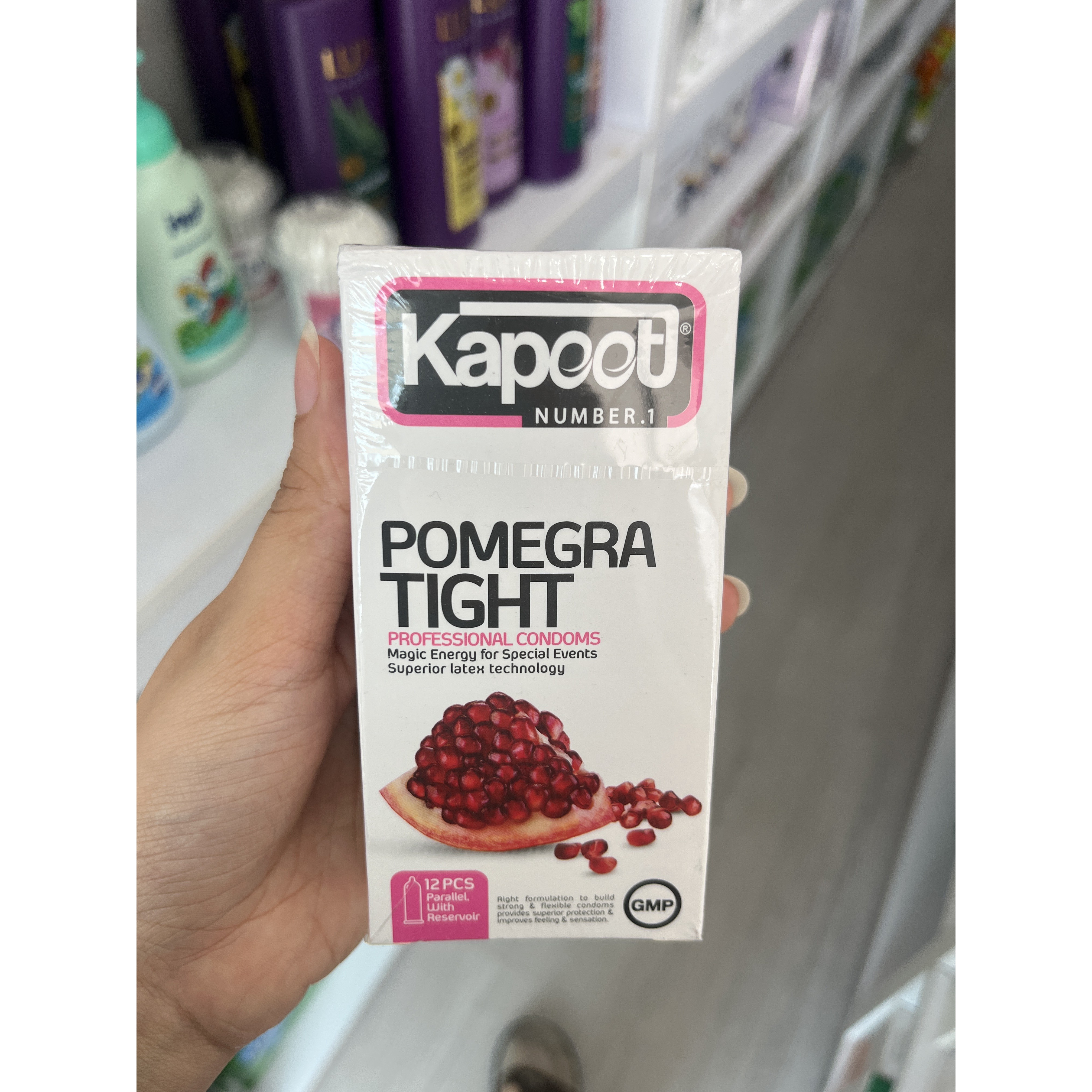 کاندوم کاپوت مدل Pomegra Tight بسته 12 عدد دارای ژل انار، انقباض و احساس گرما