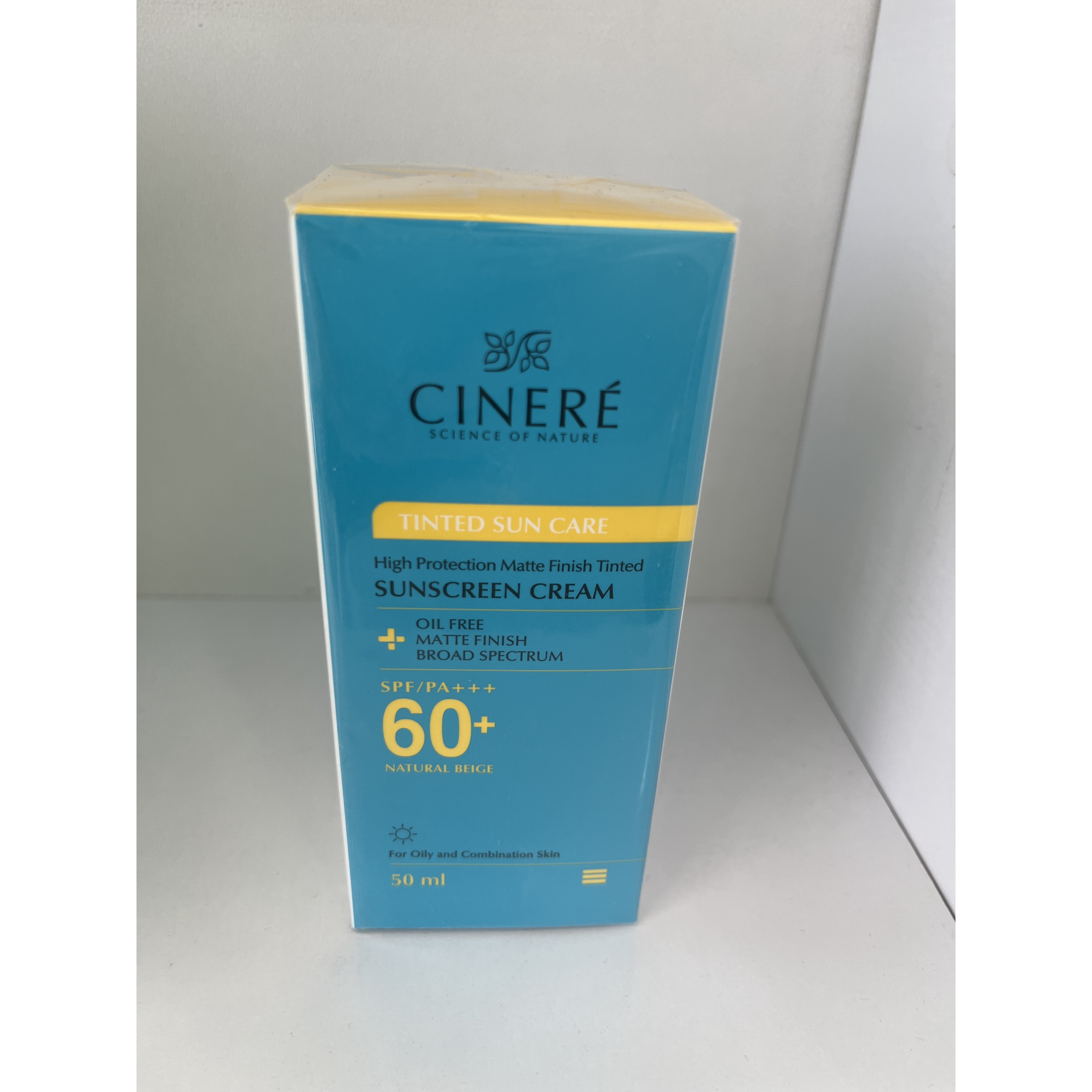 کرم ضدآفتاب رنگی سینره SPF 60 حجم 50 میلی لیتر فاقد چربی بژ طبیعی