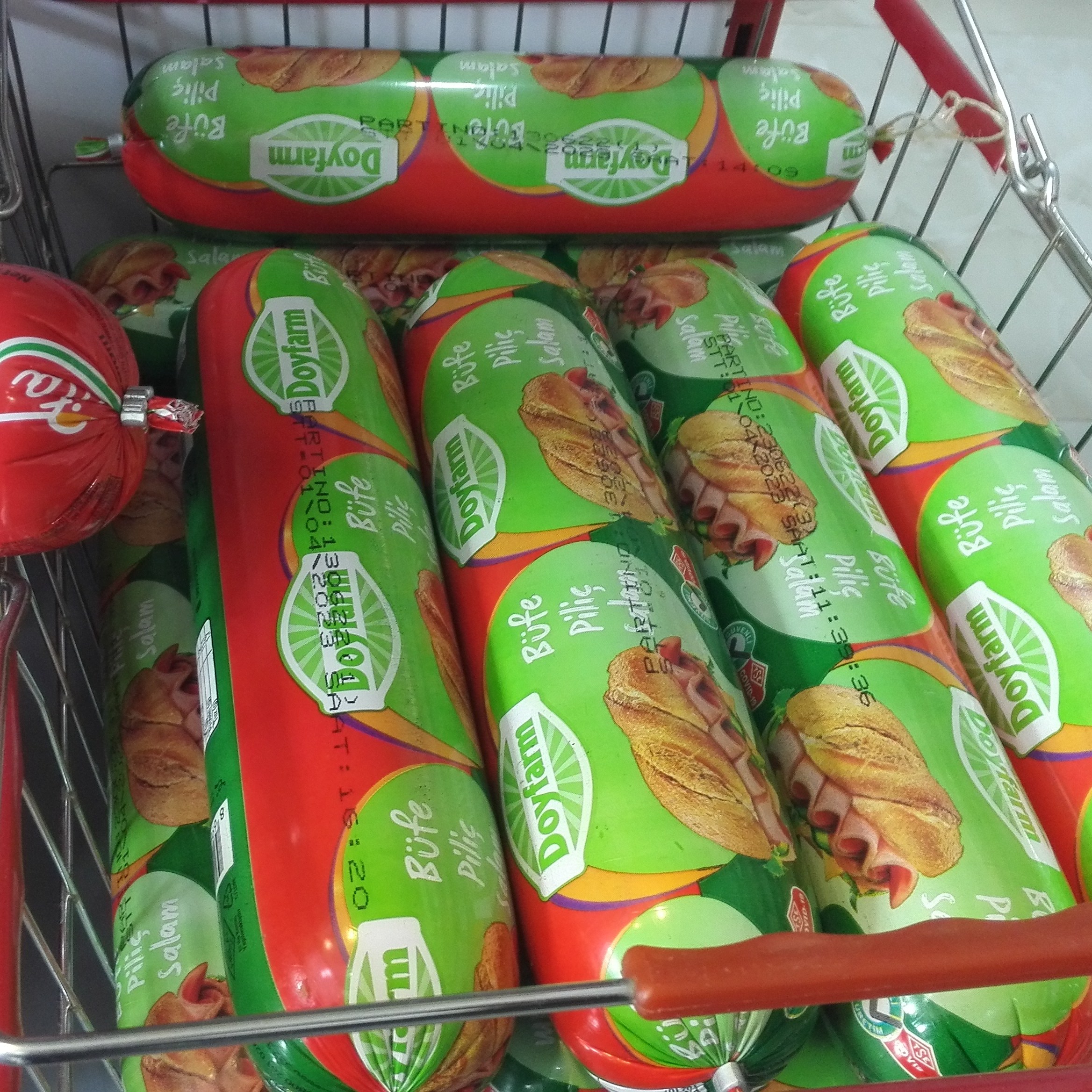 کالباس مرغ BASDOGU وزن 700 گرم باکیفیت درجه یک محصول ترکیه