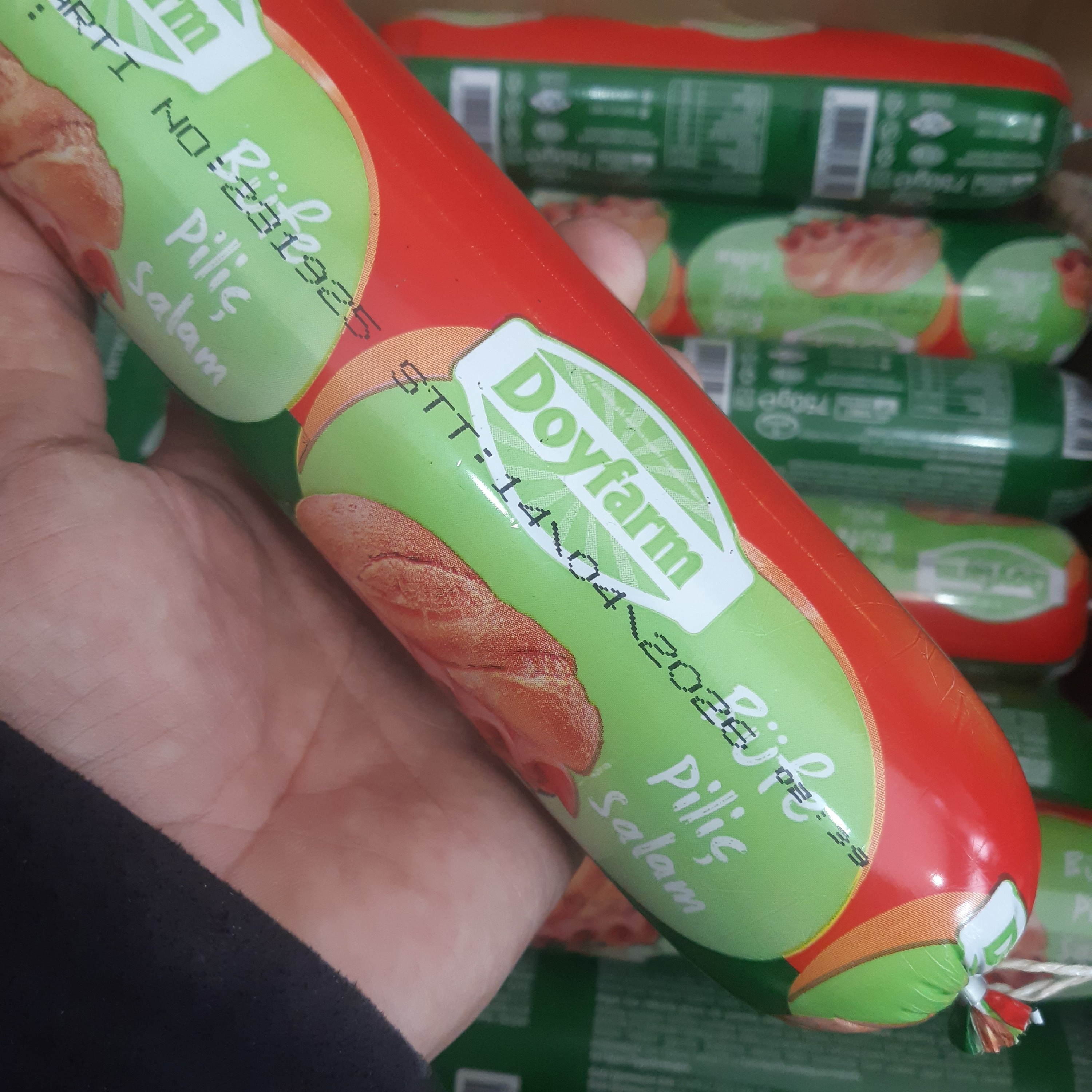 کالباس مرغ BASDOGU وزن 700 گرم باکیفیت درجه یک محصول ترکیه