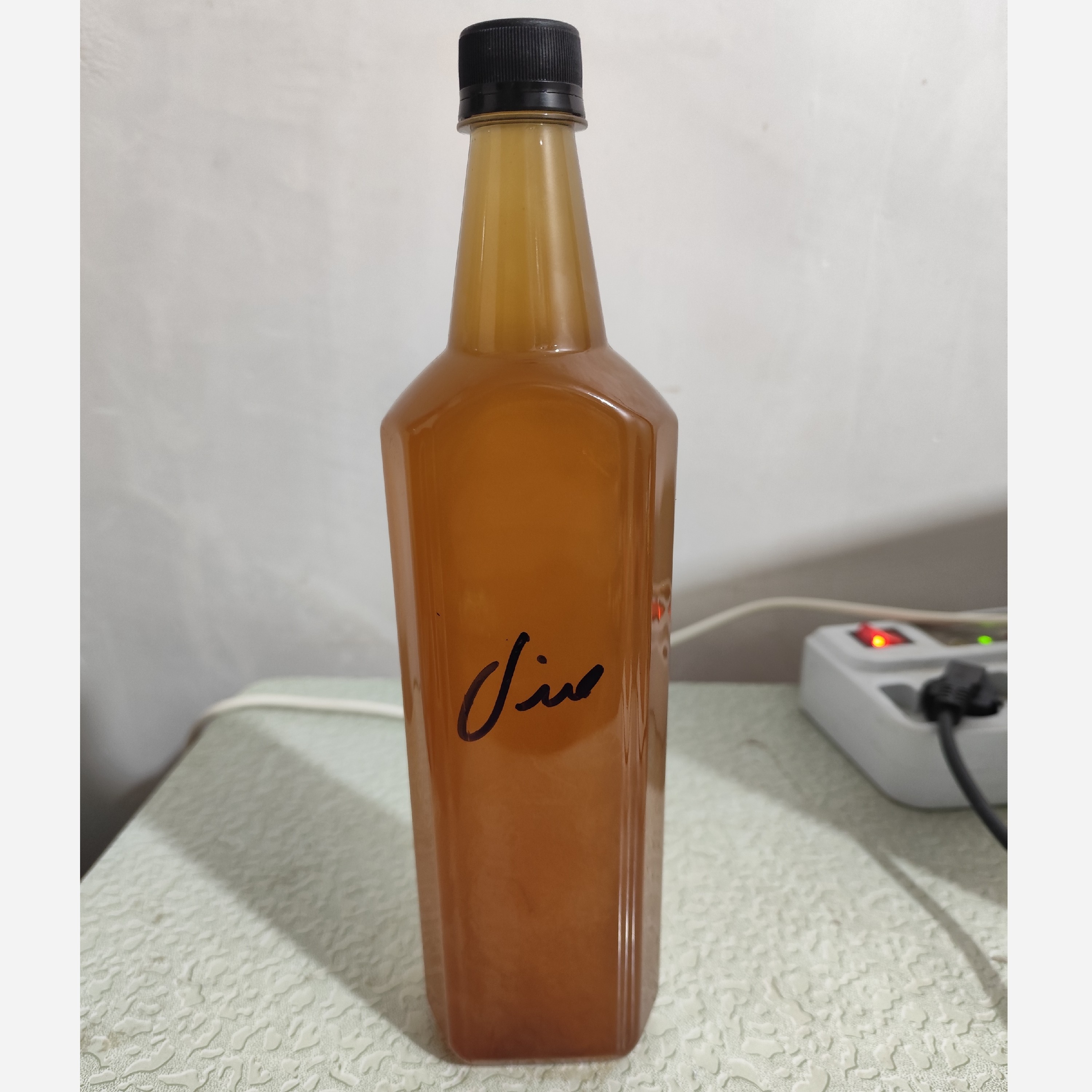 روغن چوب صندل قرمز (آکنه-لک صورت-جوش صورت-جای جوش لکه های قهوه ای-ضدلک-پرپشت کننده مو-ریزش مو) یک لیتری