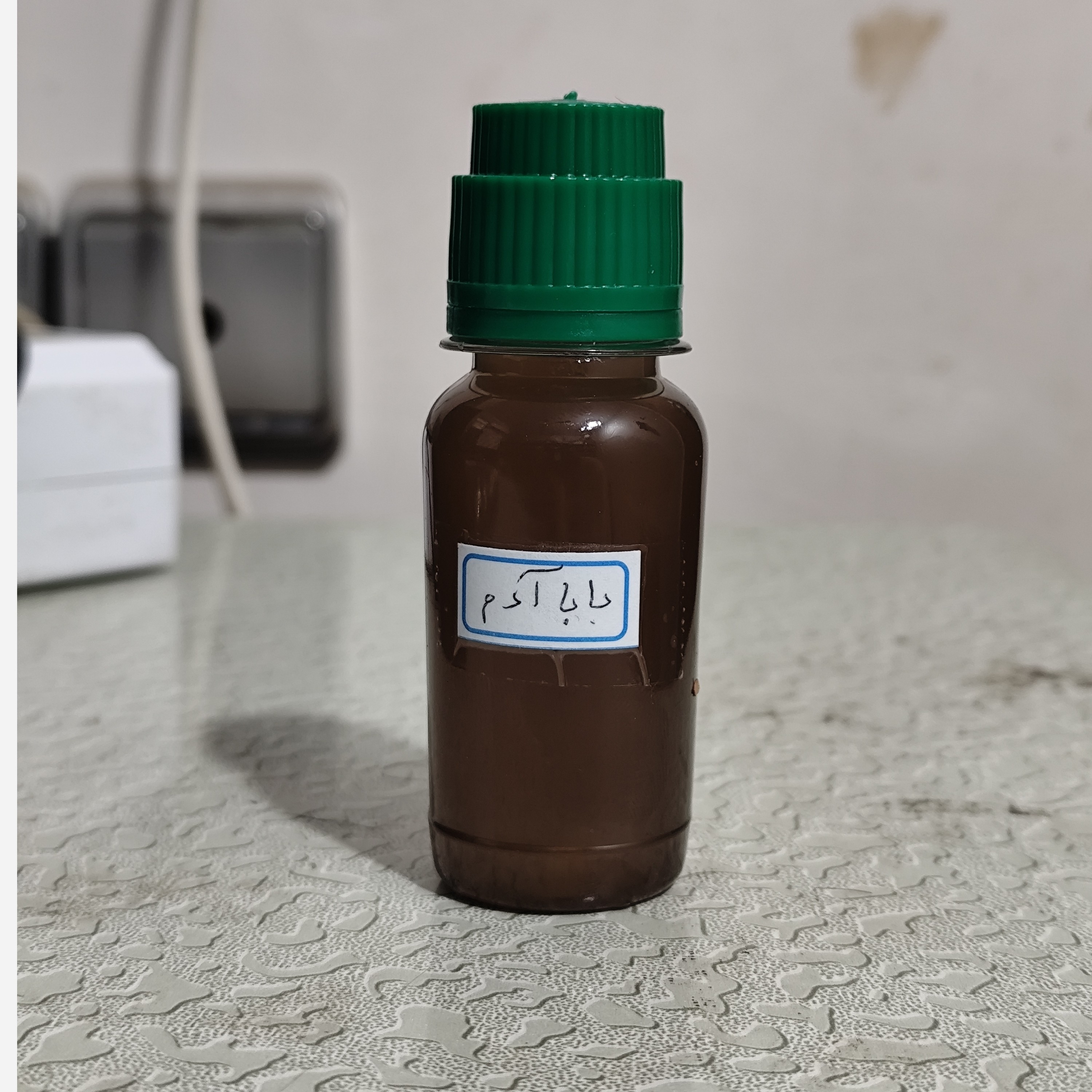 روغن بابا آدم (پرپشت کننده مو تقویت کننده ابرو تقویت کننده ریش و سبیل جلوگیری از ریزش مو شوره سر) روغن باباآدم 60 میلی