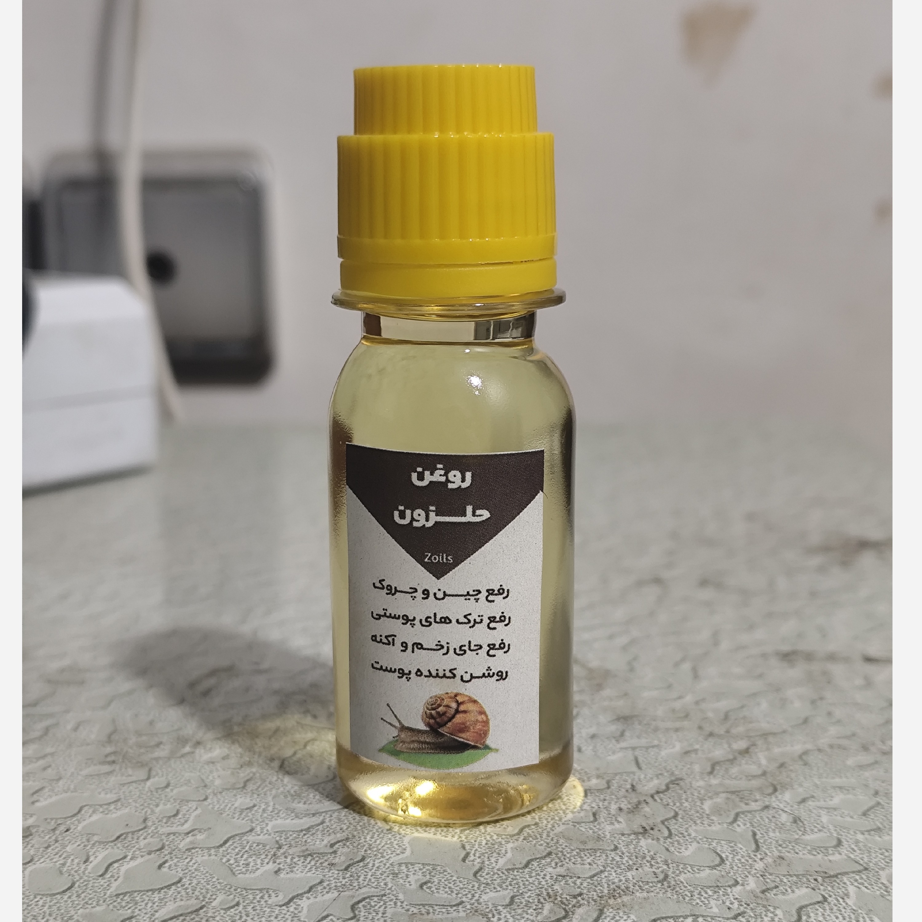 روغن حلزون 60 میلی (چین و چروک ترک های پوستی جای زخم آکنه روشن کننده پوست زگیل لک پوستی)