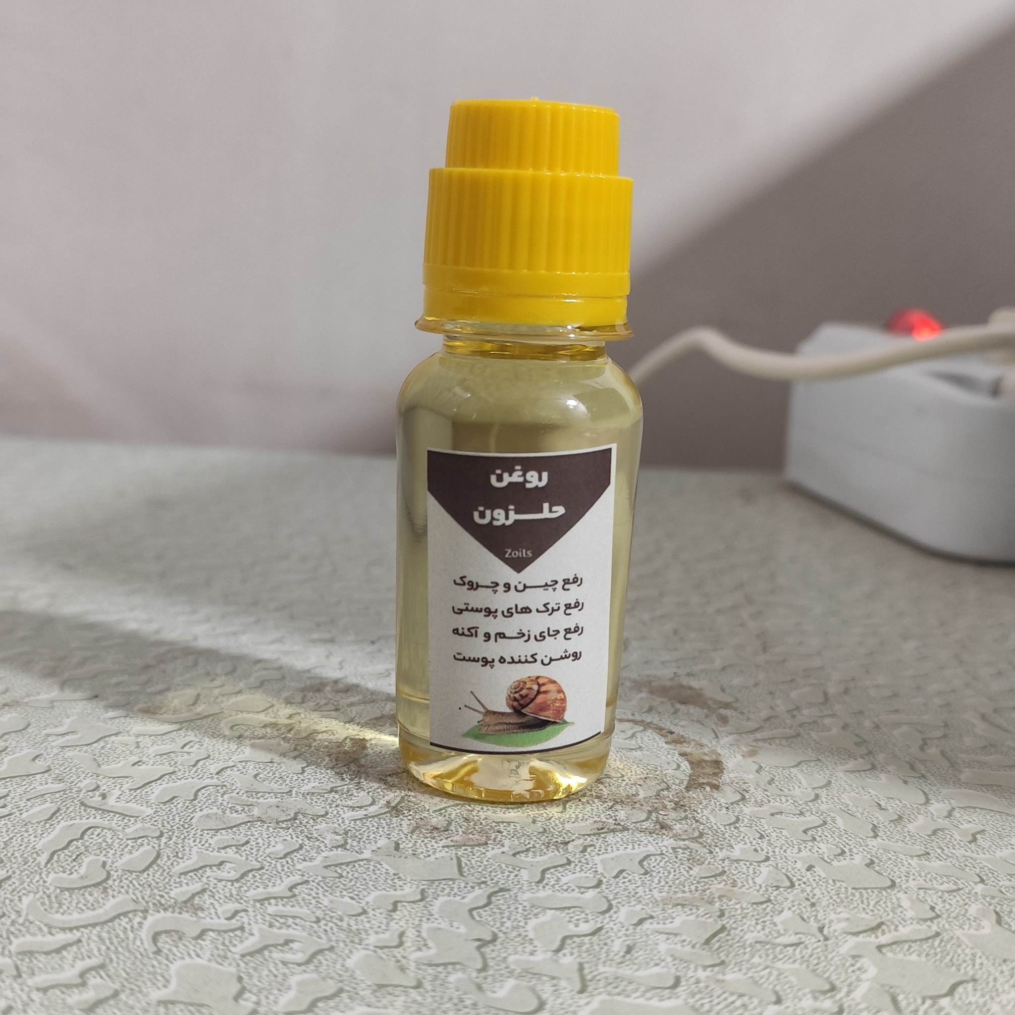 روغن حلزون 60 میلی (چین و چروک ترک های پوستی جای زخم آکنه روشن کننده پوست زگیل لک پوستی)