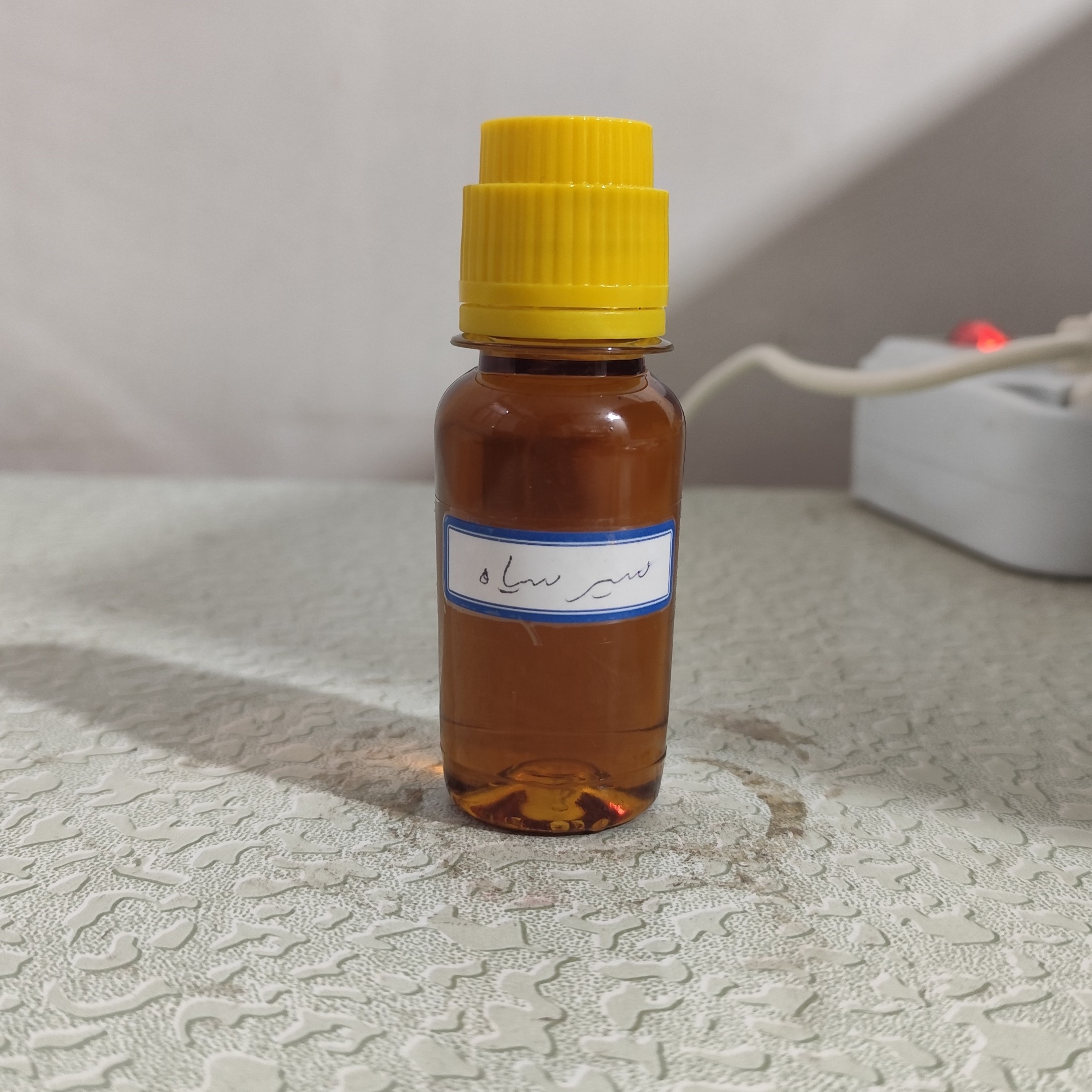روغن سیر سیاه اصل و خالص 60 میلی (پرپشت کننده مو پرپشت کننده ابرو تقویت مژه تقویت ریش و سبیل ) سیرسیاه