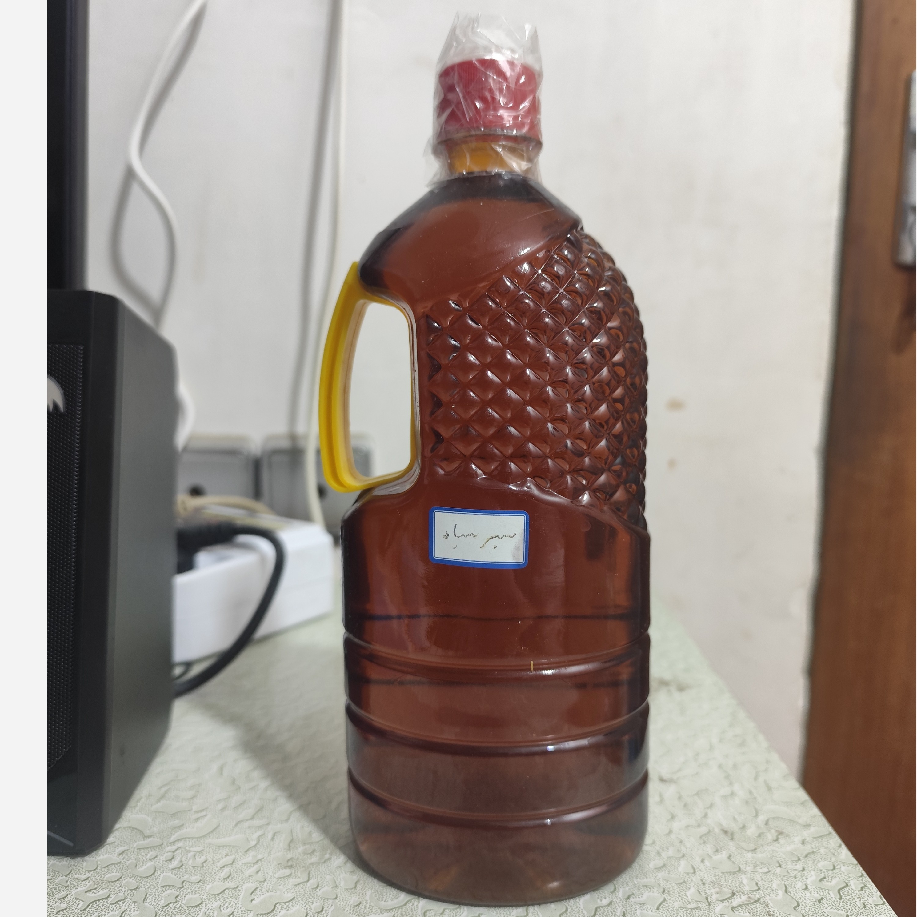 روغن سیر سیاه اصل و خالص یک لیتری (پرپشت کننده مو پرپشت کننده ابرو تقویت مژه تقویت ریش و سبیل ) سیرسیاه