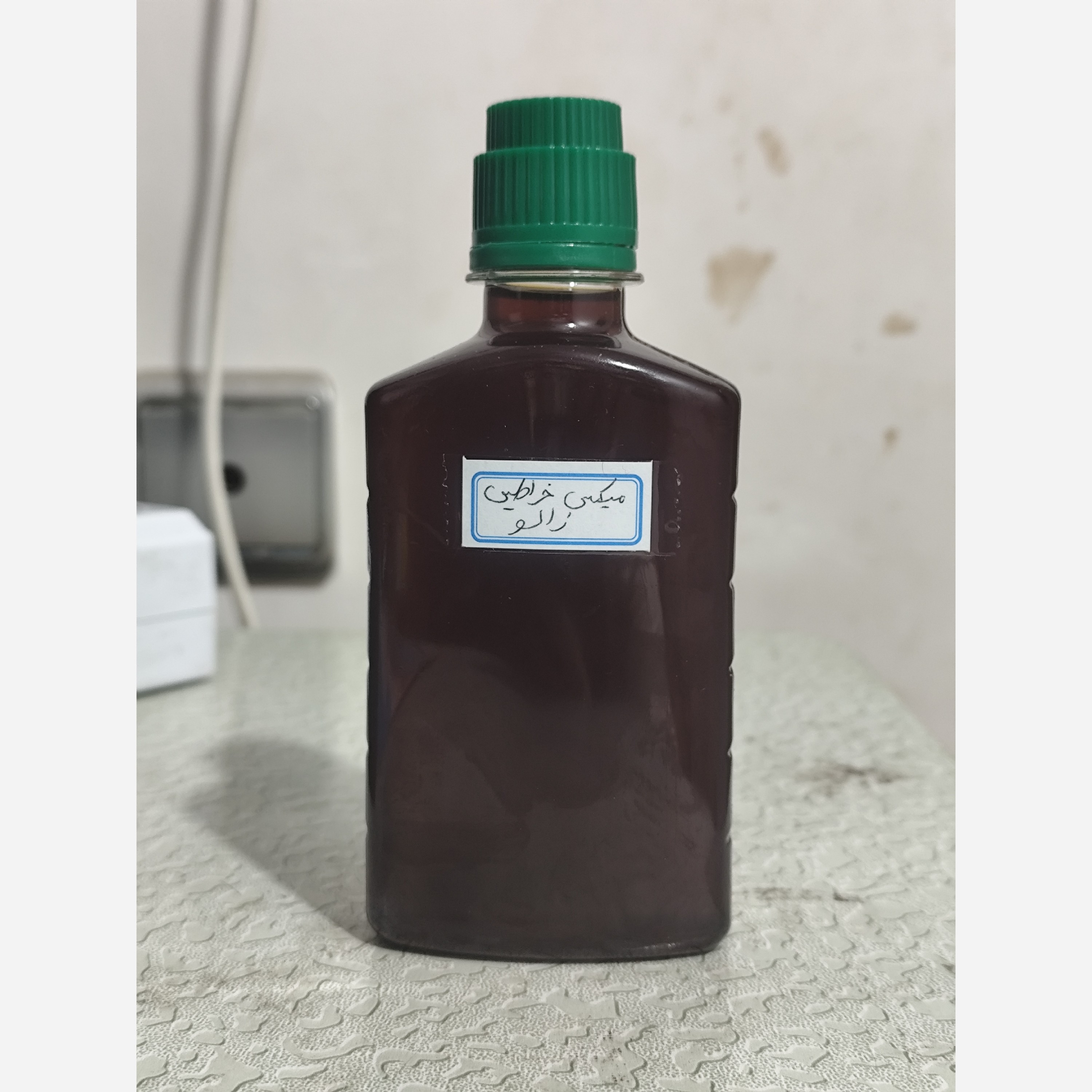 روغن میکس خراطین و زالو اصل  عمده 50 درصد زالو ربع لیتری