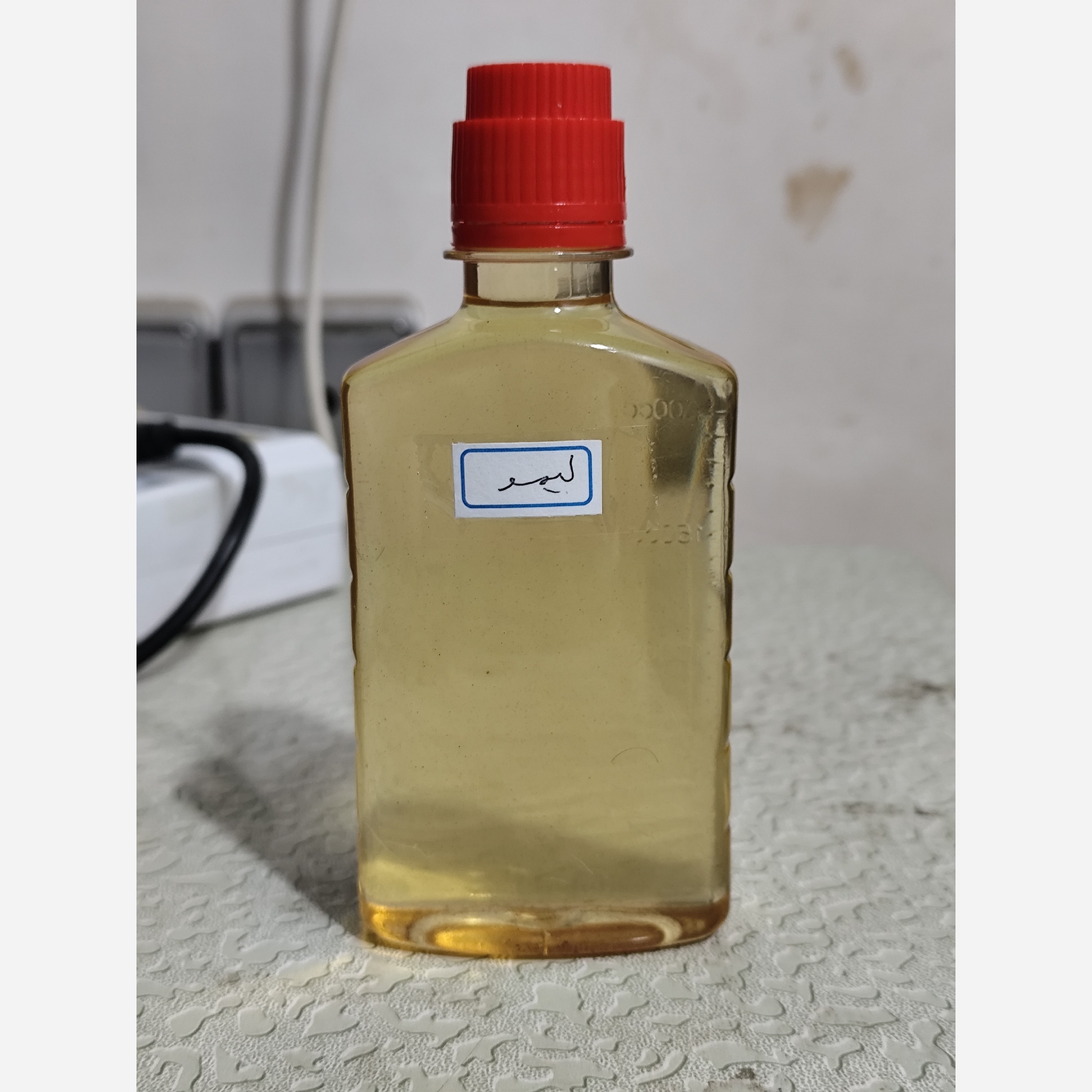 روغن لیمو اصل ربع لیتری (روشن کننده پوست - لک صورت - جوش صورت - آکنه - لک بارداری - ضدلک)