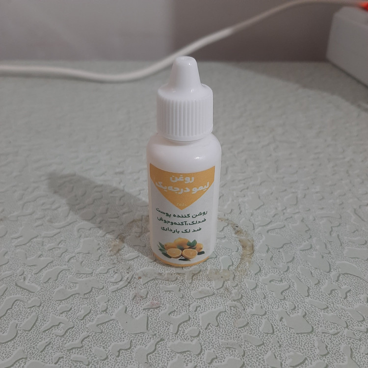 روغن لیمو اصل 30 میلی (روشن کننده پوست - لک صورت - جوش صورت - آکنه - لک بارداری - ضدلک)