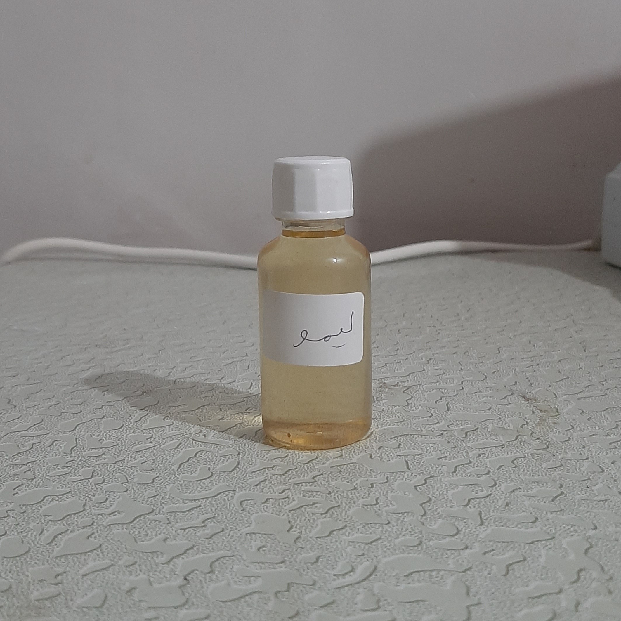 روغن لیمو اصل 30 میلی (روشن کننده پوست - لک صورت - جوش صورت - آکنه - لک بارداری - ضدلک)