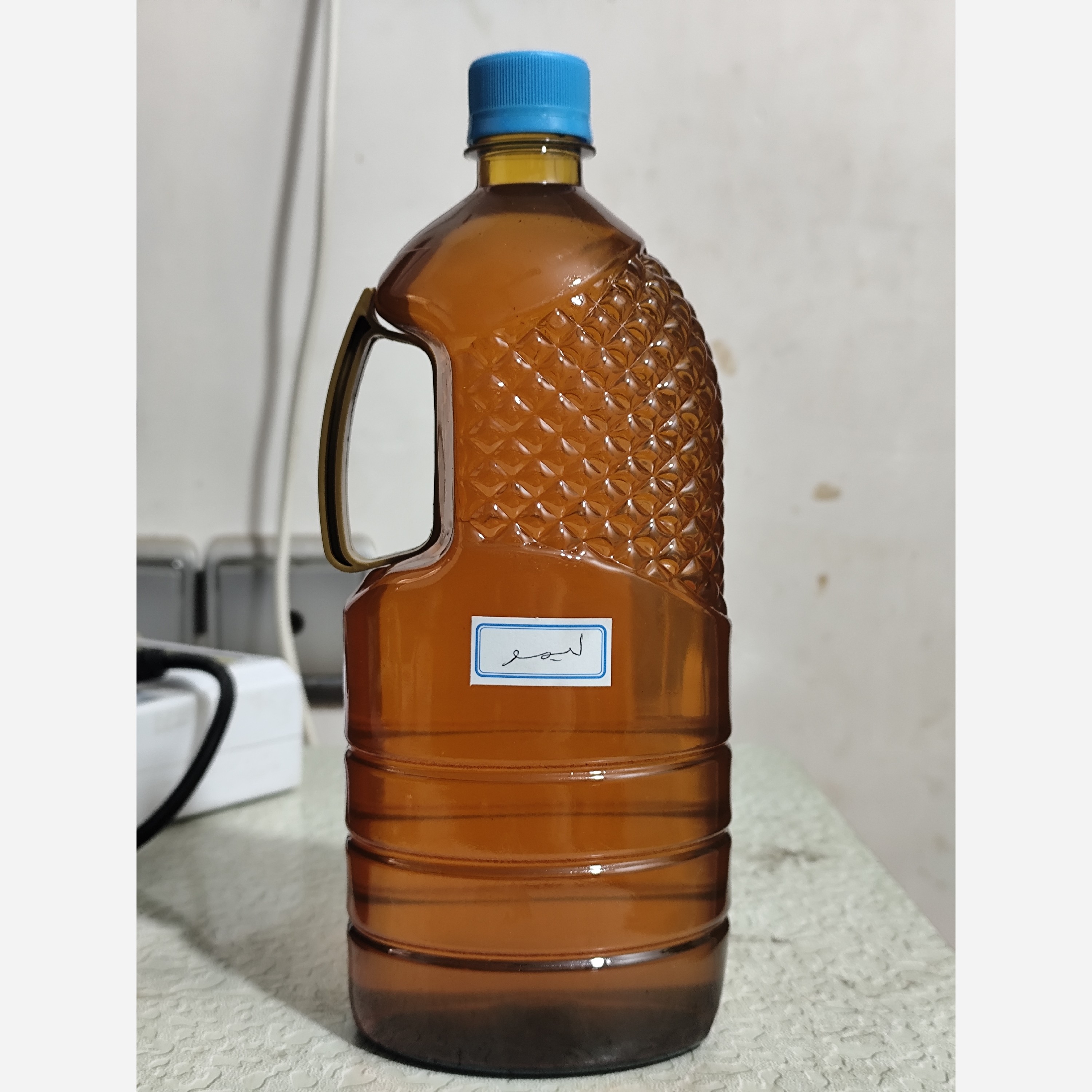 روغن لیمو اصل یک لیتری (روشن کننده پوست - لک صورت - جوش صورت - آکنه - لک بارداری - ضدلک)