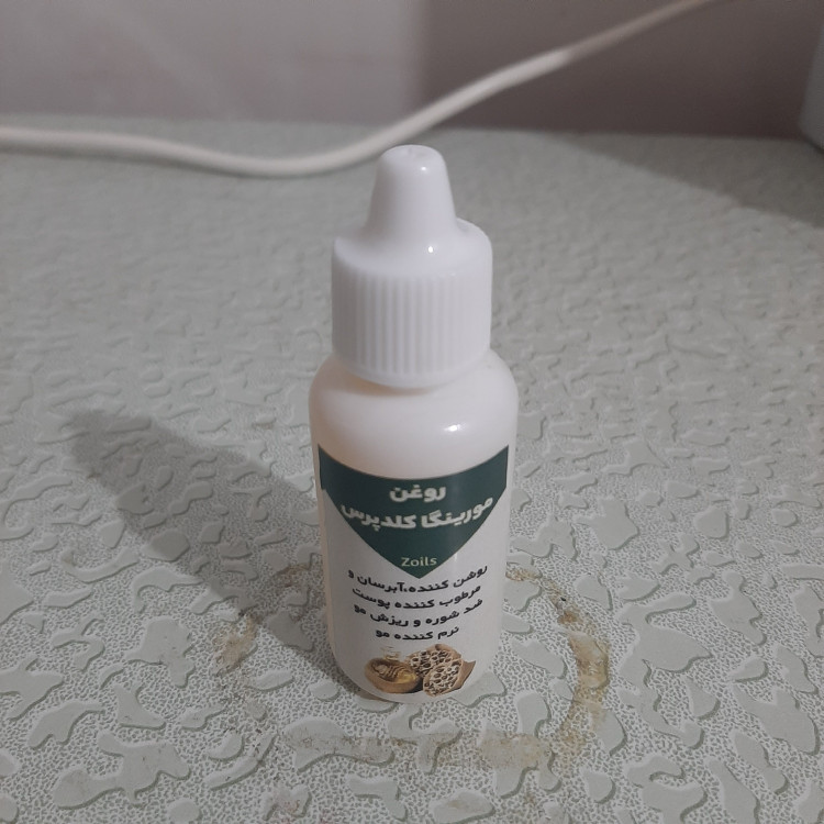 روغن مورینگا اصل معطر 30میلی کلدپرس (روشن کننده آبرسان پوست مرطوب کننده شوره مو ریزش مو نرم کننده مو )