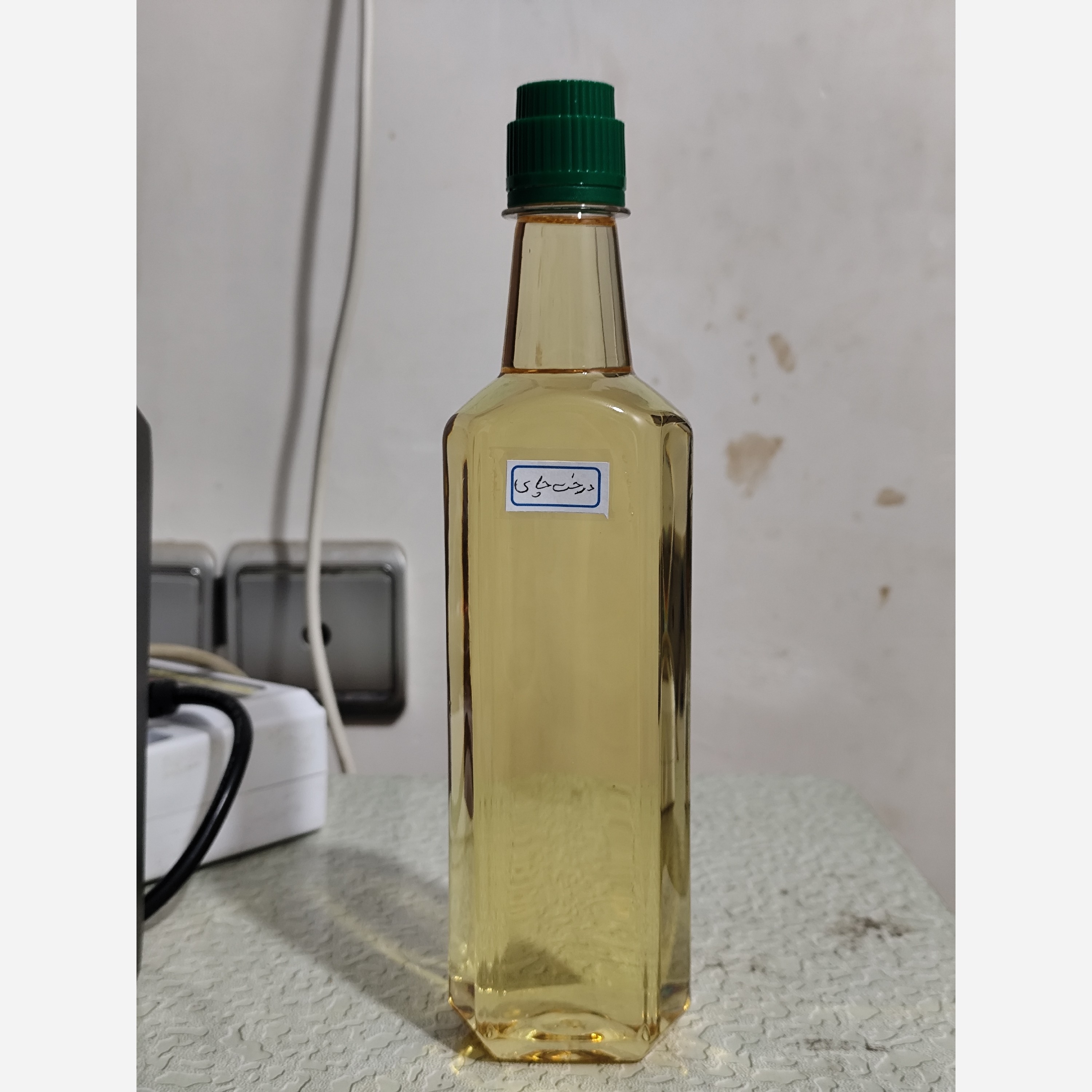 روغن درخت چای نیم لیتری اصل (جوش صورت آکنه ضد لک ضد چروک اگزما پسوریازیس قارچ ناخن شپش سر)