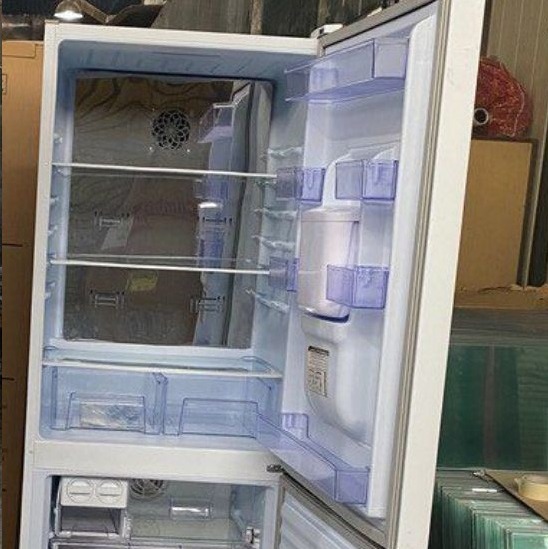یخچال فریزر 27 فوت پیشرو صنعت ساخت تکسان (پس کرایه)