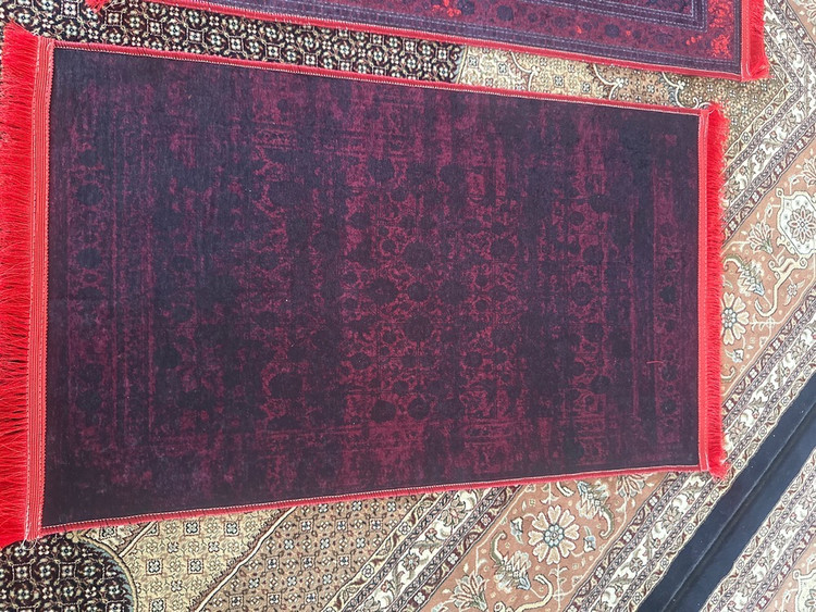 فرشینه قرمز تیره مخمل شنل ترک موجود در ابعاد مختلف کد 4827
