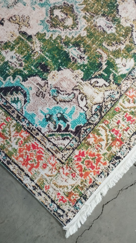 فرشینه سبز جنس رویه مخمل هازان تُرک نرم و صاف زیره استُپ دار (ضدلغزش) m100
