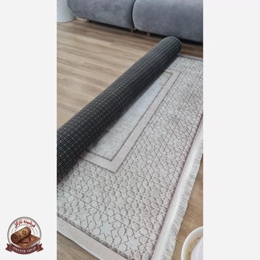 فرشینه مخمل مدرن طرح پَر طلایی استُپ دار (ابعاد دلخواه) h406