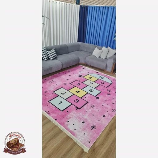 فرش کودک جنس مخمل طرح لِی لِی استُپ دار( ضد سُر)