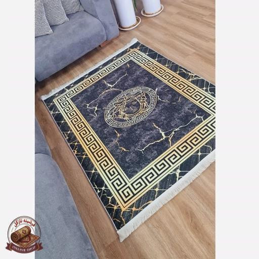 فرش مشکی طلایی طرح ورساچه h481 جنس مخمل تُرک استُپ دار (ضد سر)