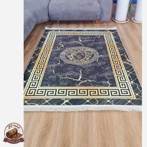 فرش مشکی طلایی طرح ورساچه h481 جنس مخمل تُرک استُپ دار (ضد سر)