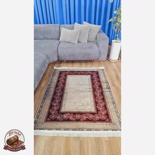 فرش زمینه کِرم قرمز مدرن جنس مخمل تُرک استُپ دار ابعاد دلخواه