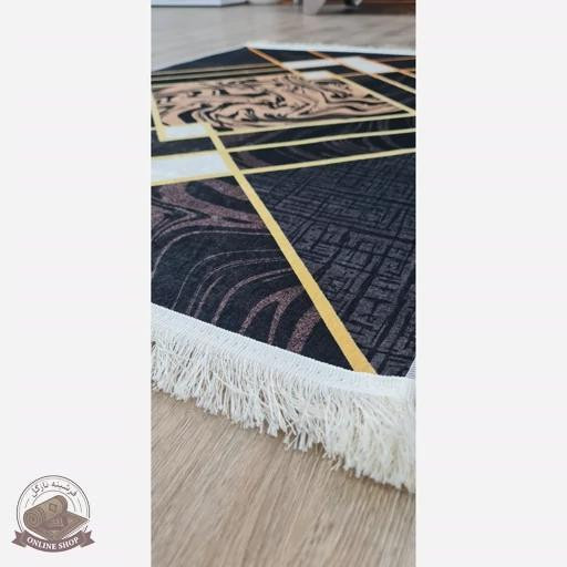 فرشینه مدرن مشکی طلایی رویه مخمل نررم | زیره استُپ دار (ضدلغزش) ابعاد مختلف h396