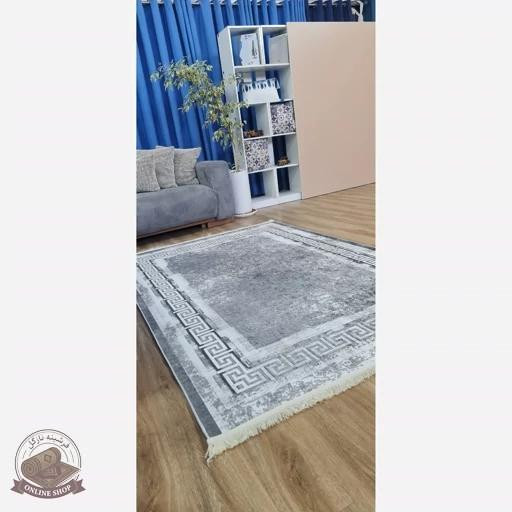 فرشینه مدرن خاکستری h174 با حاشیه طرح یونانی – مخمل تُرک، ضد لغزش و قابل سفارش در ابعاد دلخواه