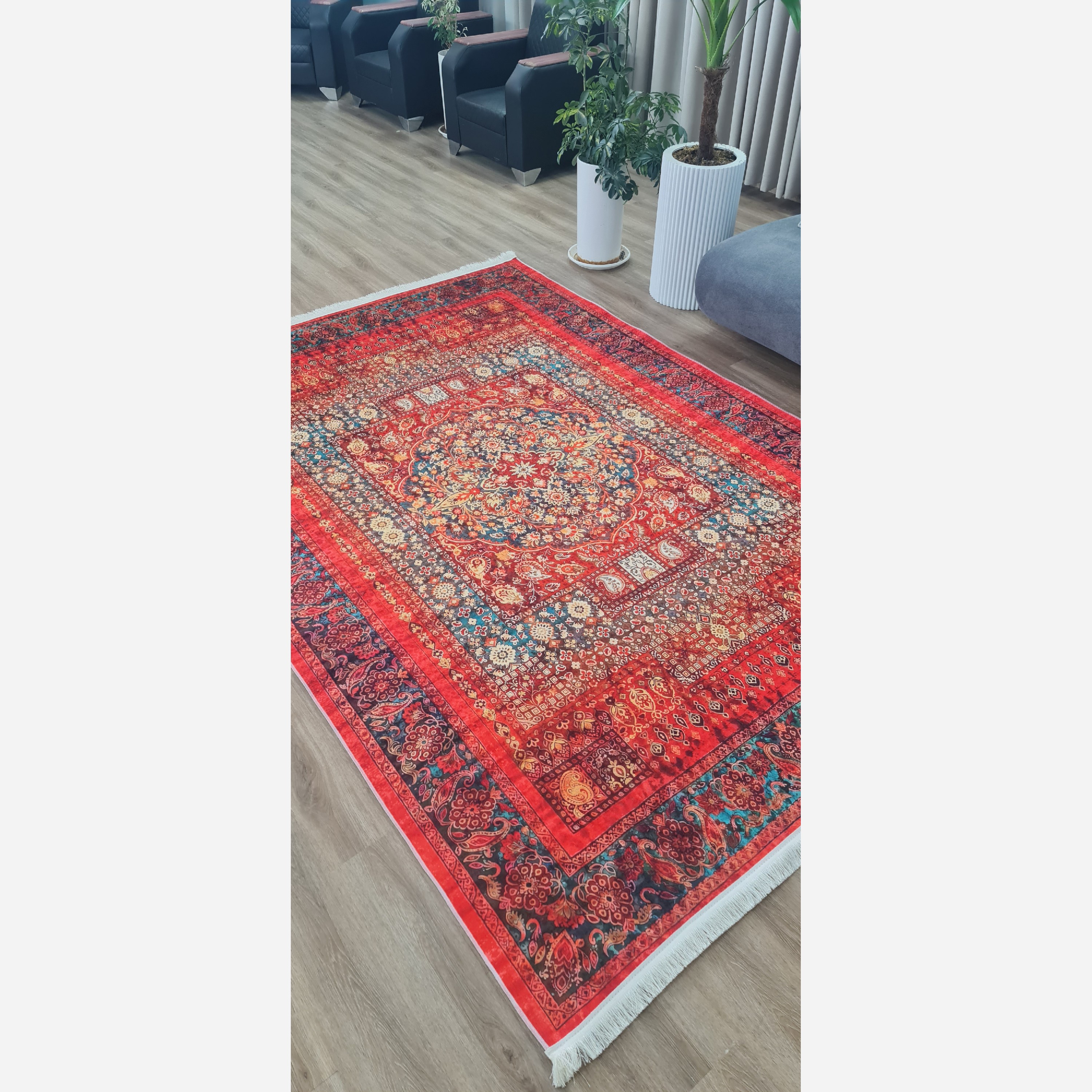 فرش قرمز لاکی روشن جنس مخمل زیره استُپ دار( ابعاد سفارشی) (پس کرایه)