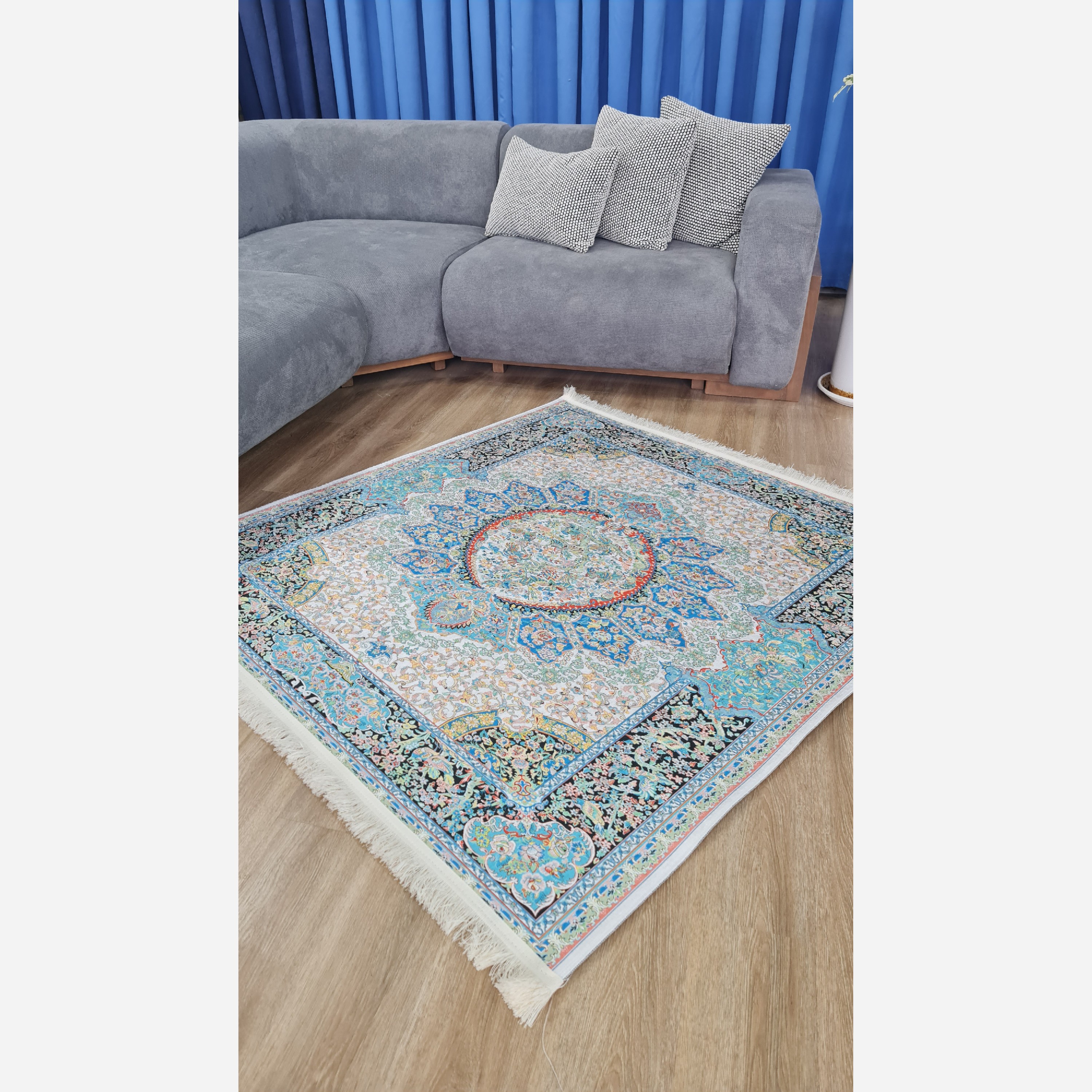 فرش مخمل مربعی زیره استُپ دار (ابعاد سفارشی) (پس کرایه)