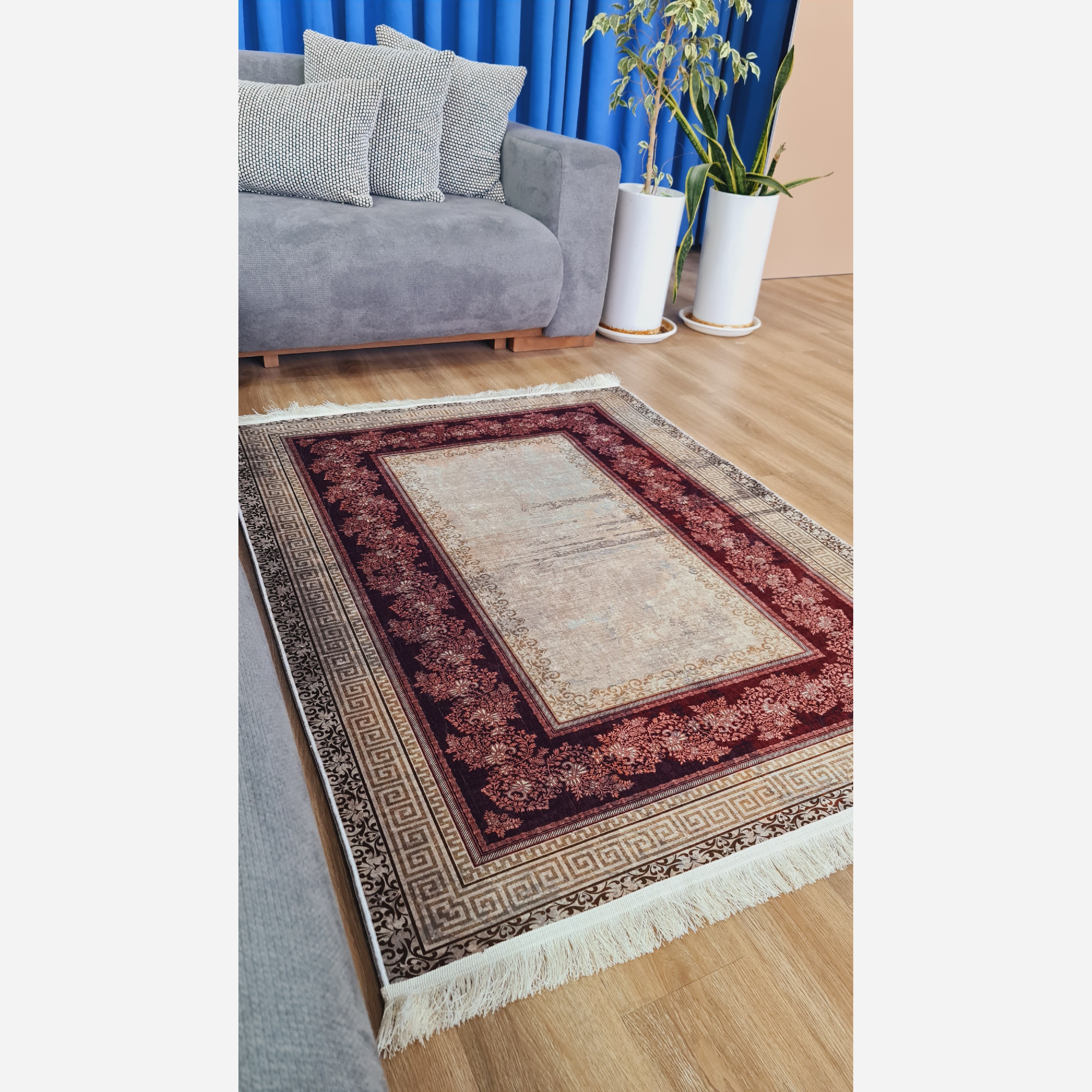 فرش زمینه کِرم قرمز مدرن جنس مخمل تُرک استُپ دار ابعاد سفارشی (پس کرایه)
