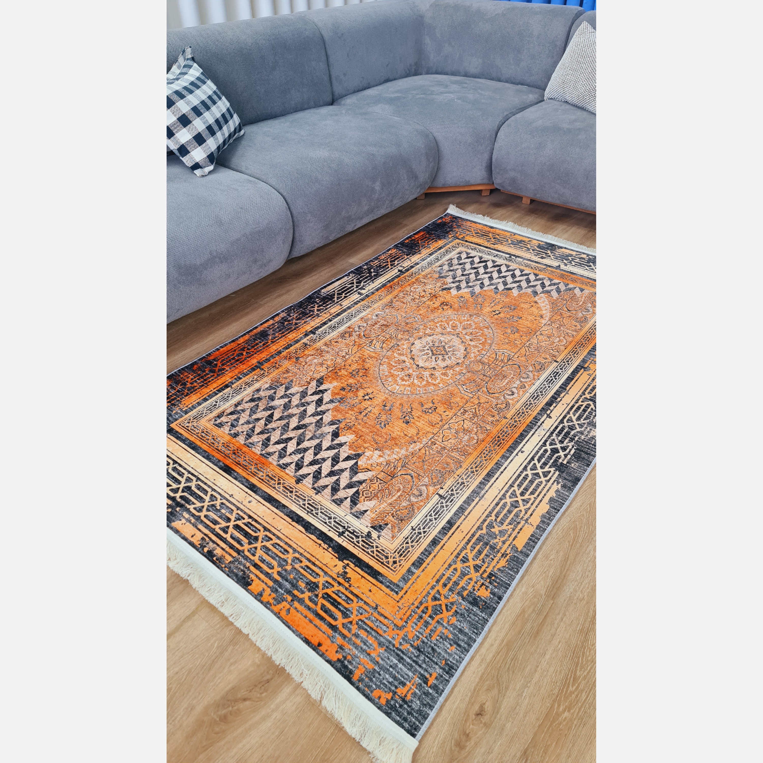 فرش وینتیج مخمل نارنجی مشکی h482 استُپ دار ( ضد سُر ) (پس کرایه)