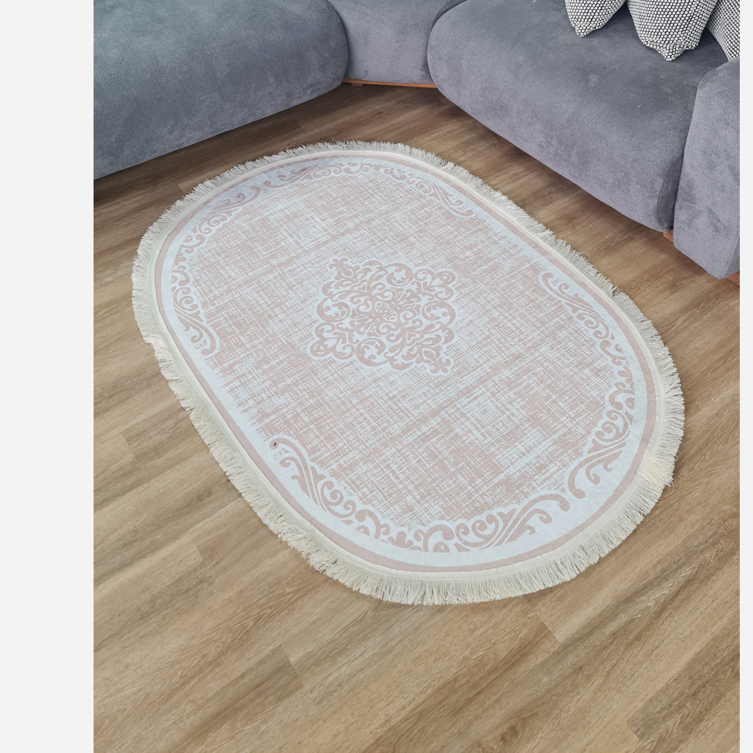 فرشینه بیضی مخمل کرم کم رنگ استُپ دار (اصلا سُر نمیخوره) b26 (پس کرایه)
