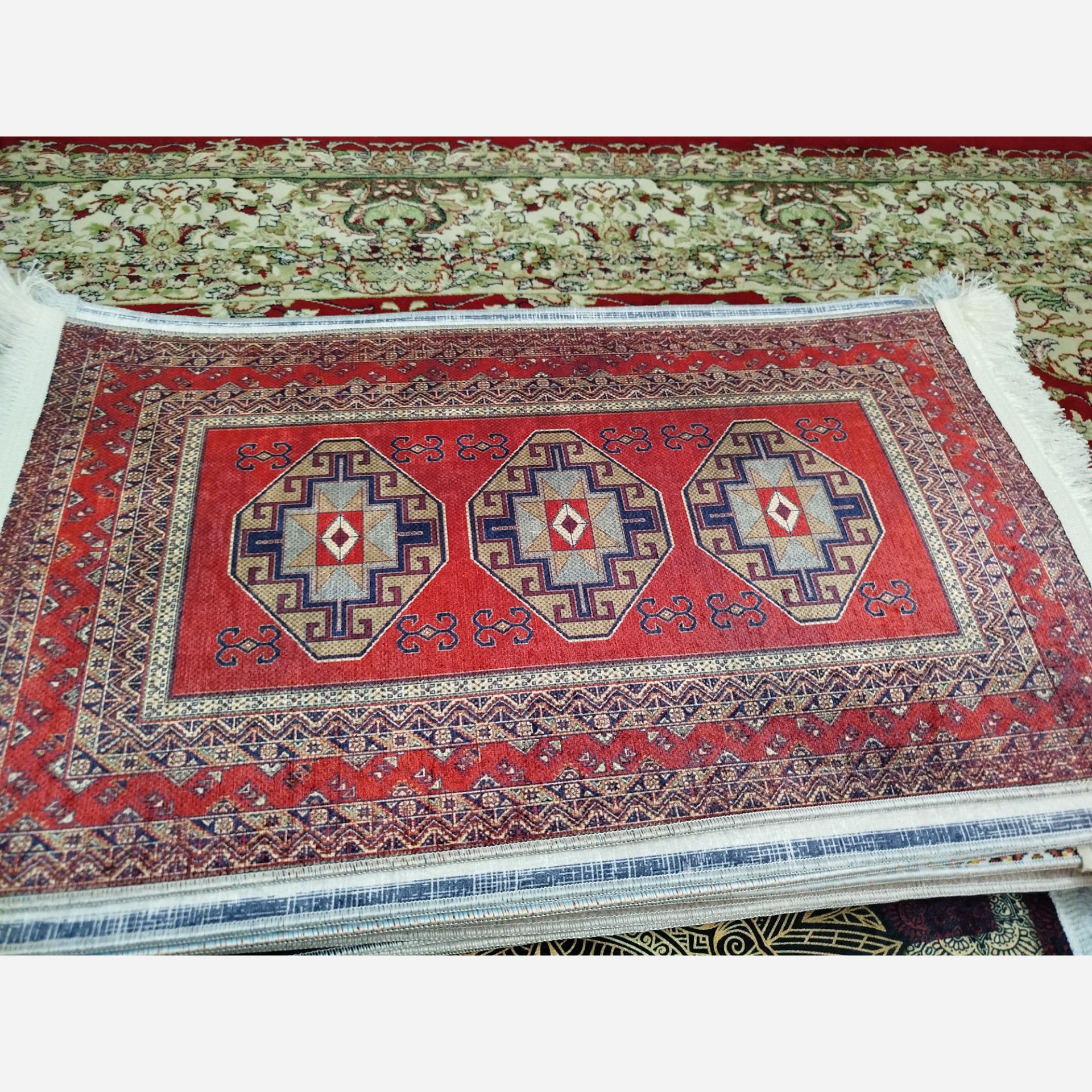 فرشینه مخملی مدرن طرح ابریشم استُپ دار (اصلا لیز نمیخوره) a155 (پس کرایه)