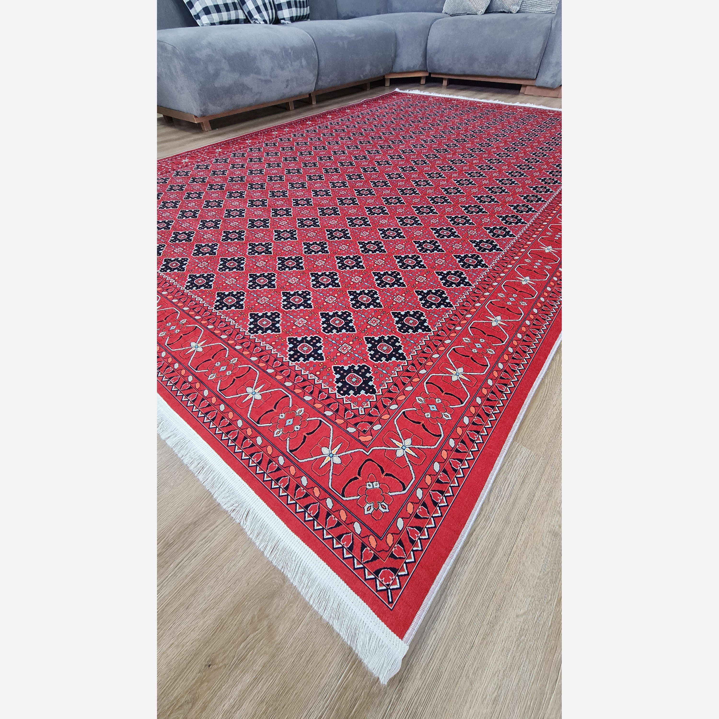 فرش مخمل طرح لاکی استُپ دار (اصلا لیز نمیخوره) a122 (پس کرایه)