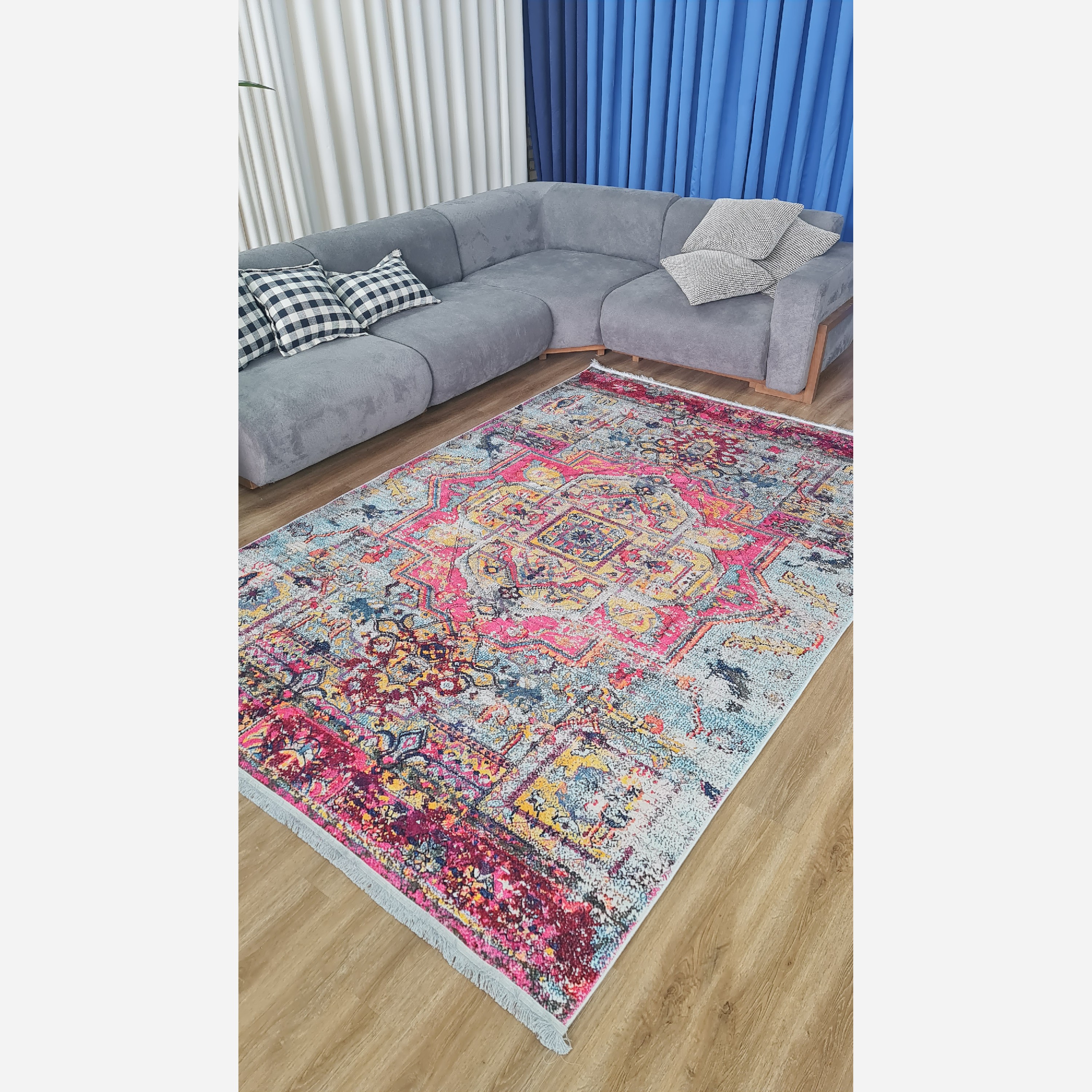 فرش مخمل طرح سنتی استُپ دار (اصلا لیز نمیخوره) m150 (پس کرایه)